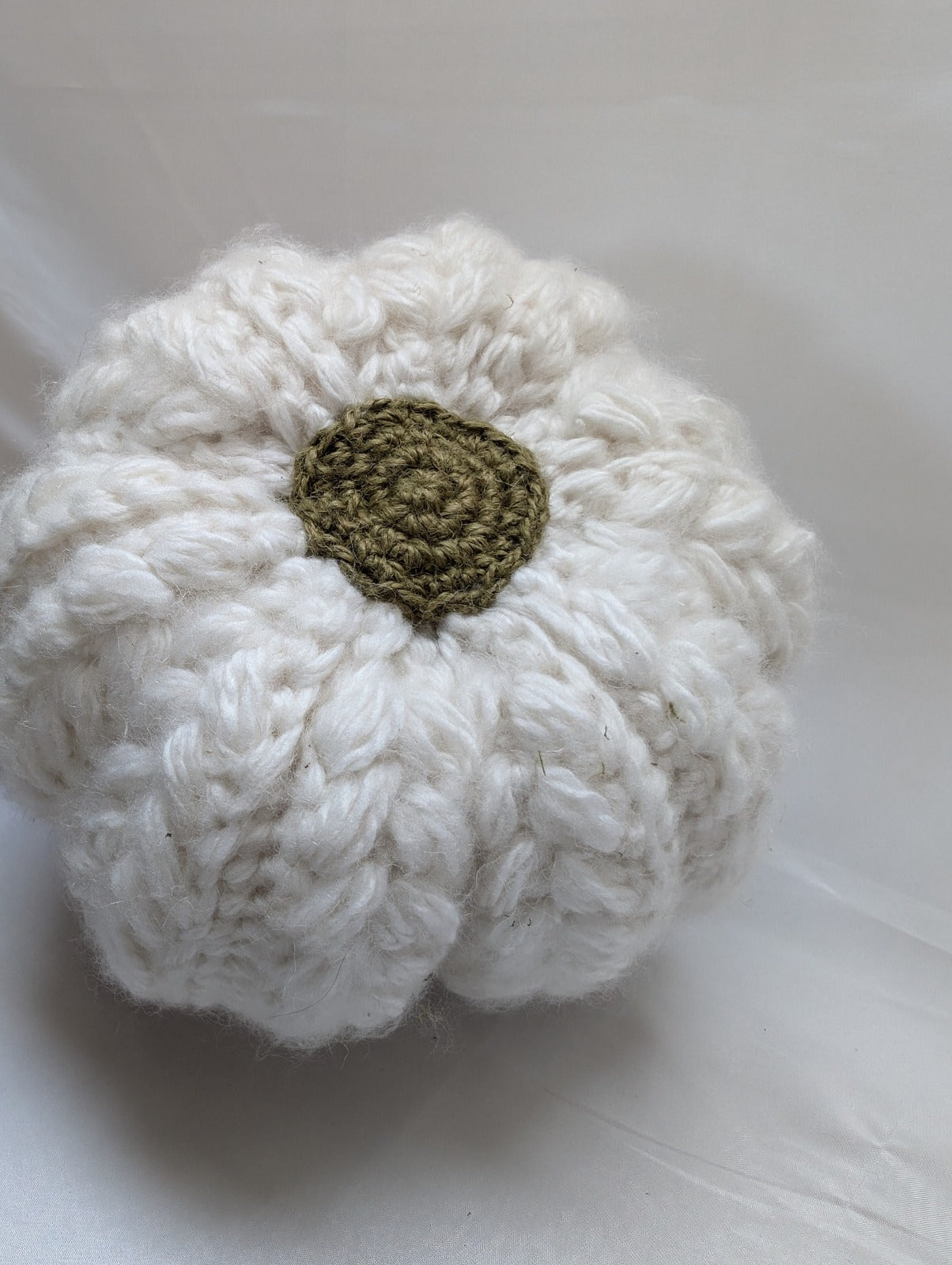 Citrouille décorative au crochet blanche – Ø 25 cm – Fait main